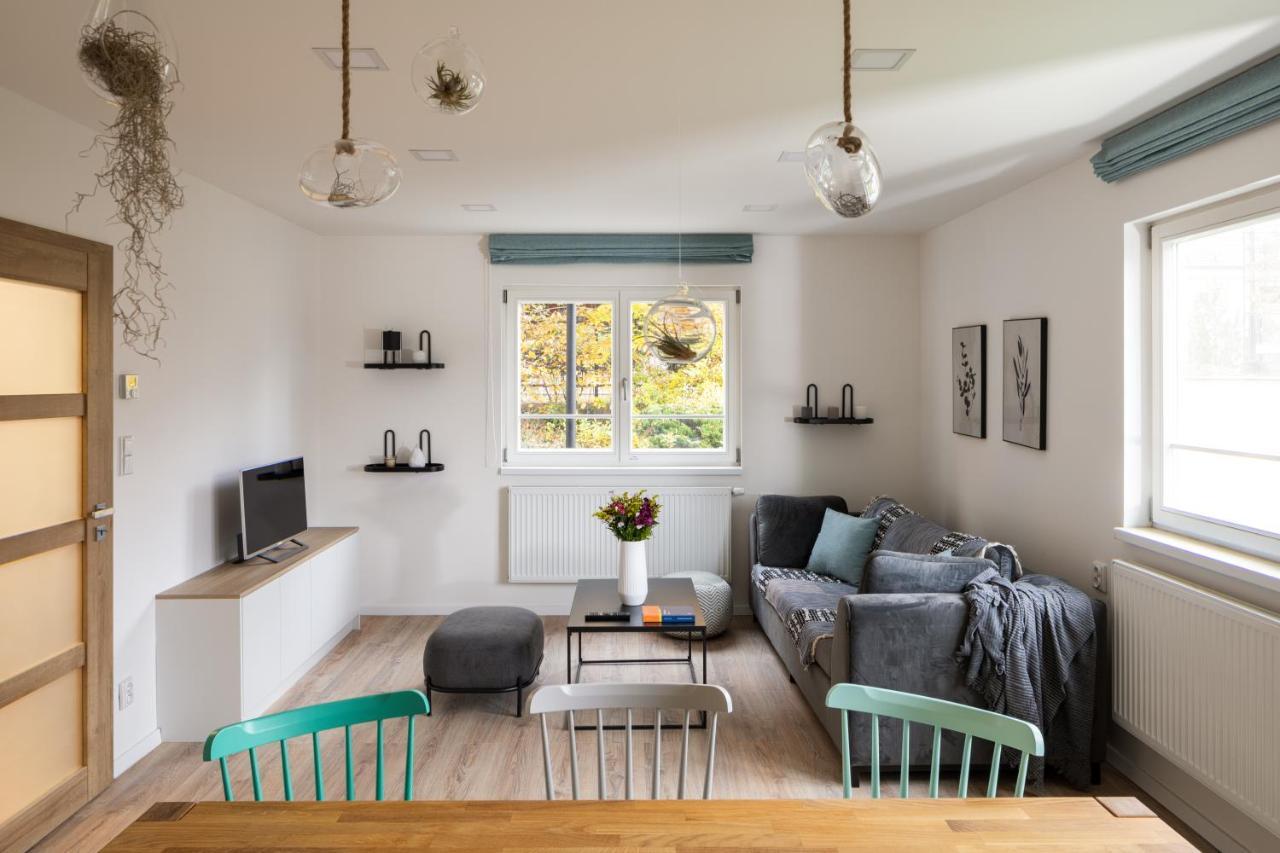 Minimalistic House In Vinohrady By Days * Praga